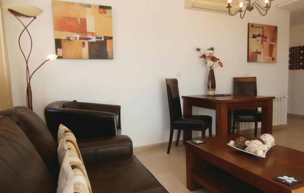 Lovely Apartment Overlooking Golf Course Lake - AO21622 - Housity