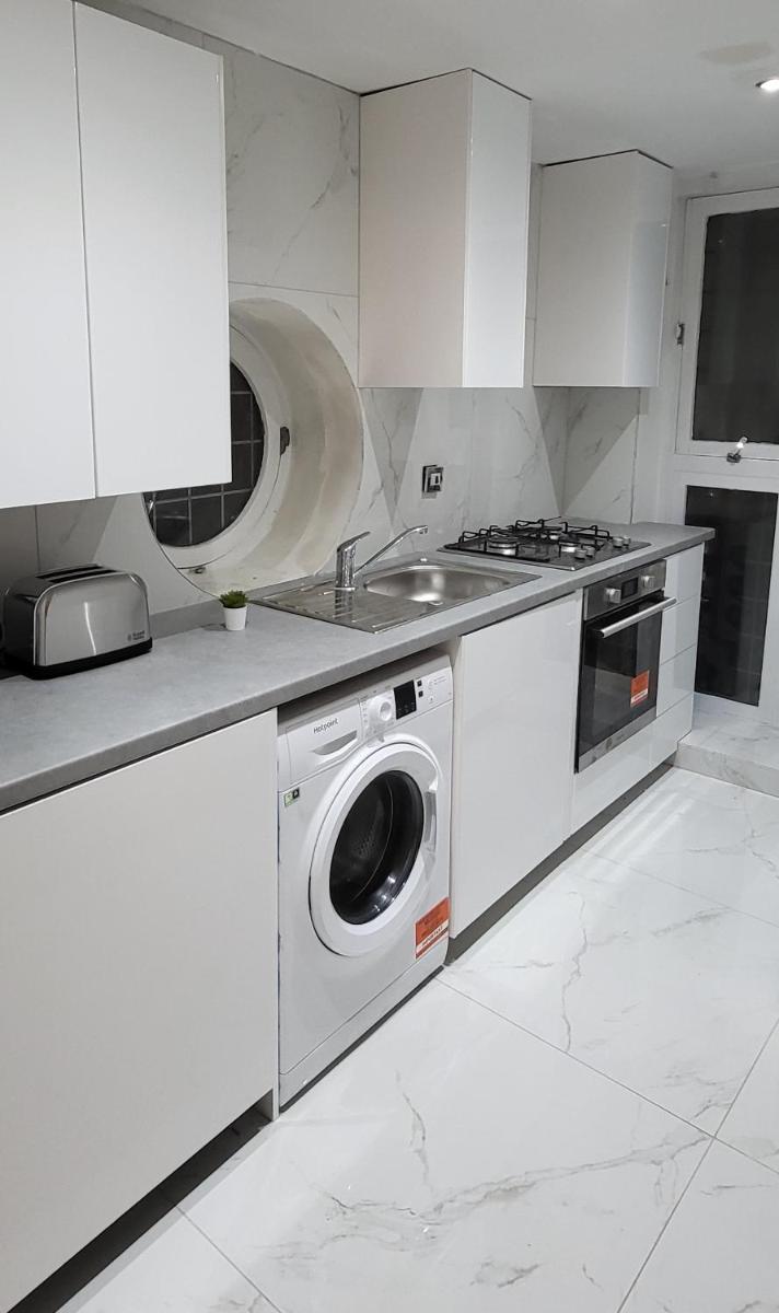 Stunning 2 bedroom apartment in Canary Wharf - Morland Apartments - Housity