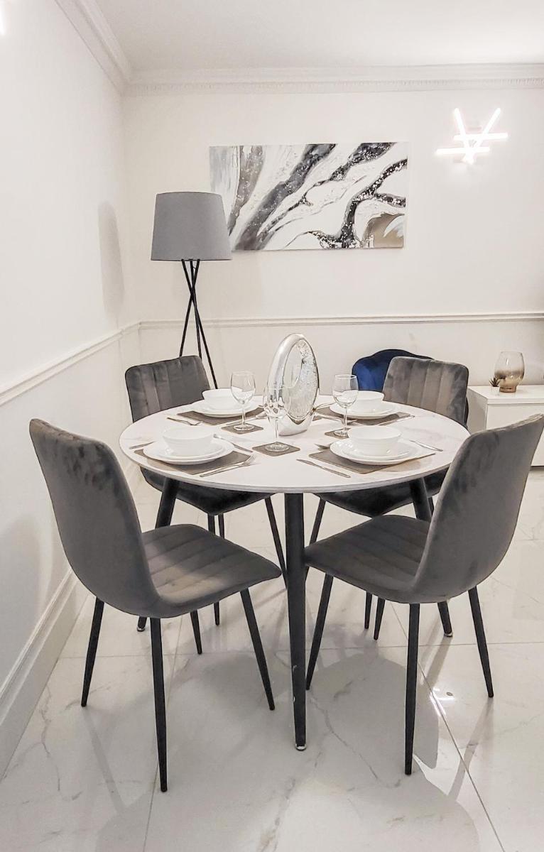 Stunning 2 bedroom apartment in Canary Wharf - Morland Apartments - Housity
