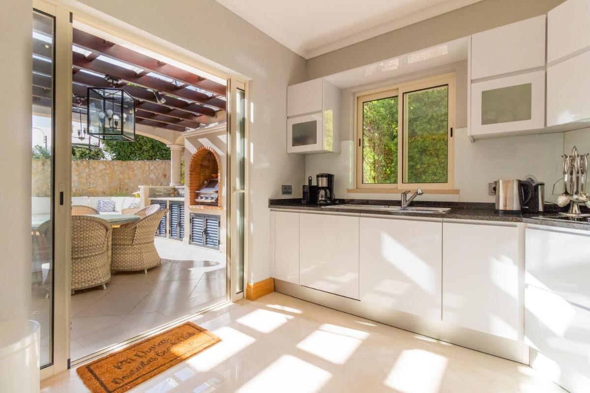 A cozinha ou kitchenette de Dunas Douradas Beach Club