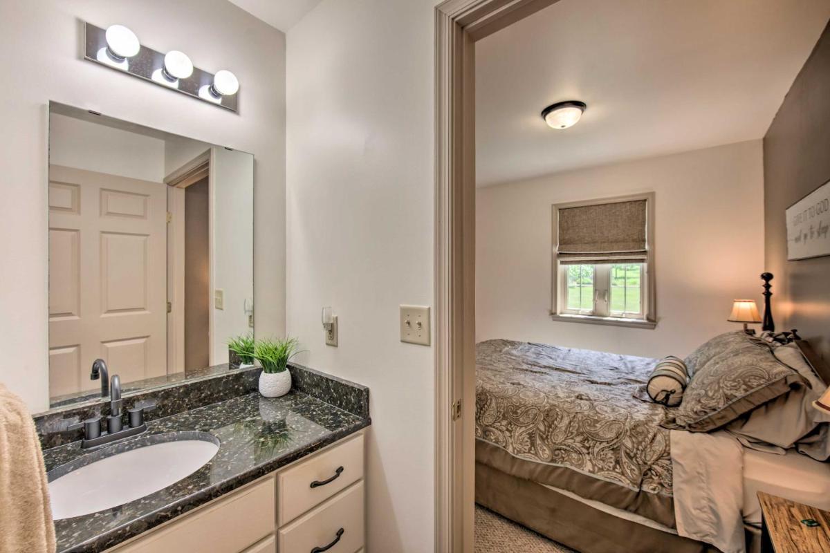 Cozy Garden Room in Welsh Mountain Suites! - Housity