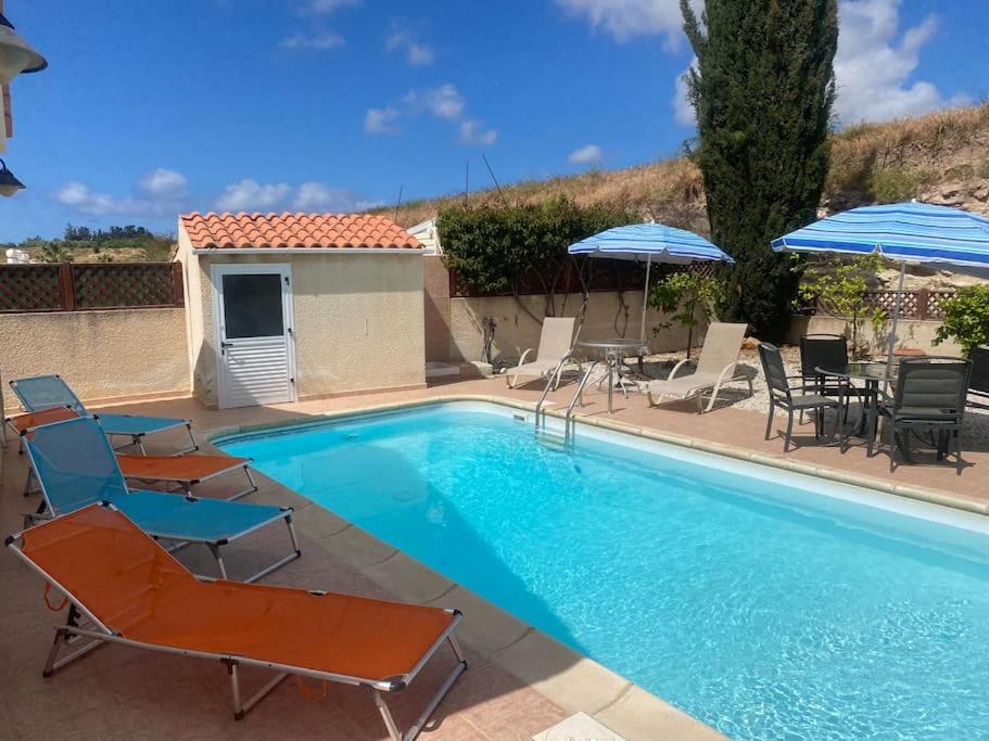 Suitetrails - Villa with spacious living area and private pool.