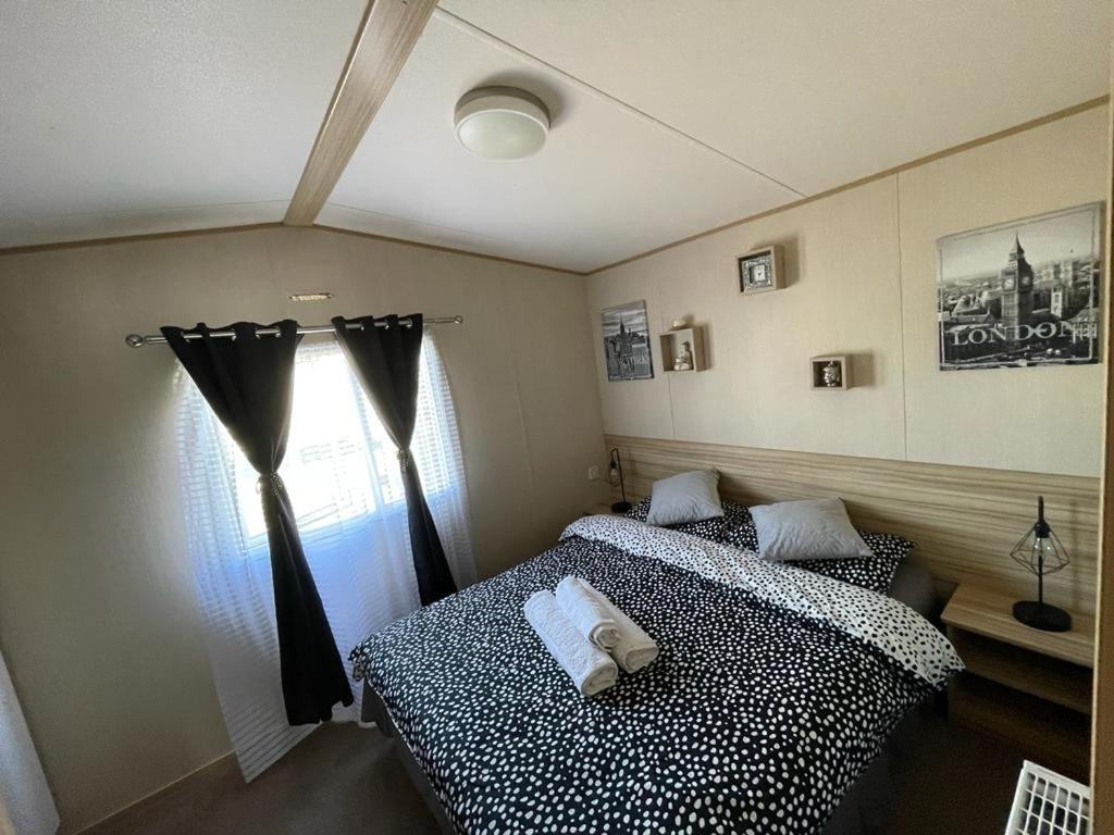Holiday Park Caravan Fluffy in Harts Holiday Park - Housity