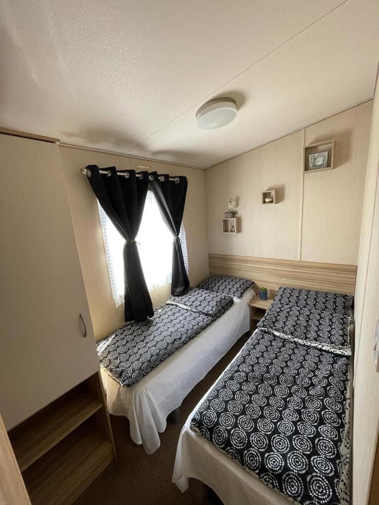 Holiday Park Caravan Fluffy in Harts Holiday Park - Housity