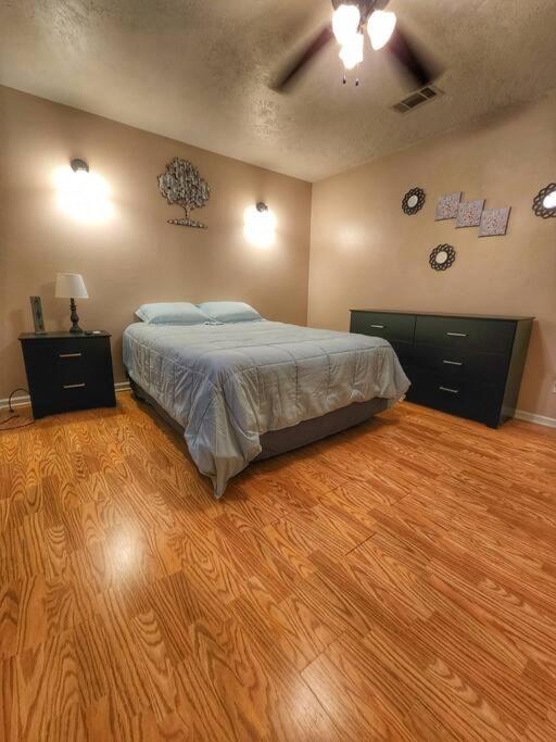 Cozy Acadian Style Cottage on a half acre lot - Housity
