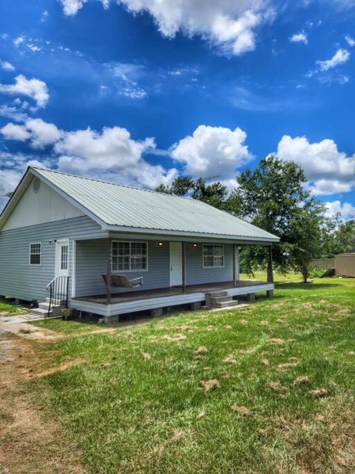 Cozy Acadian Style Cottage on a half acre lot - Housity