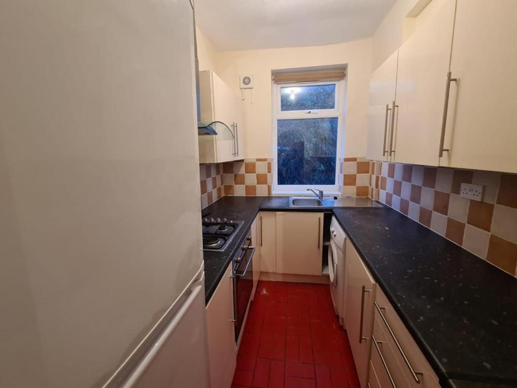 Budget Double En-suite bedroom - Housity