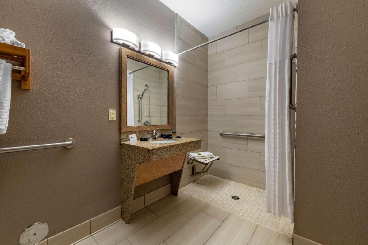 Best Western Plus Chelsea Hotel - Housity