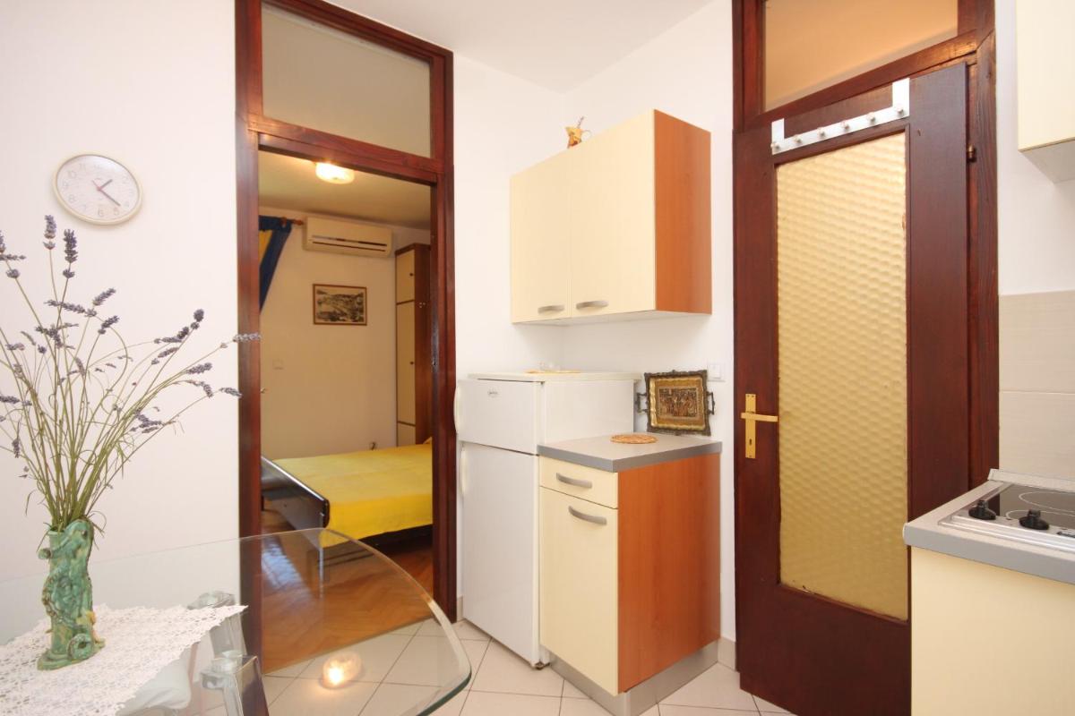 Apartment Mali Losinj 7879b - Housity