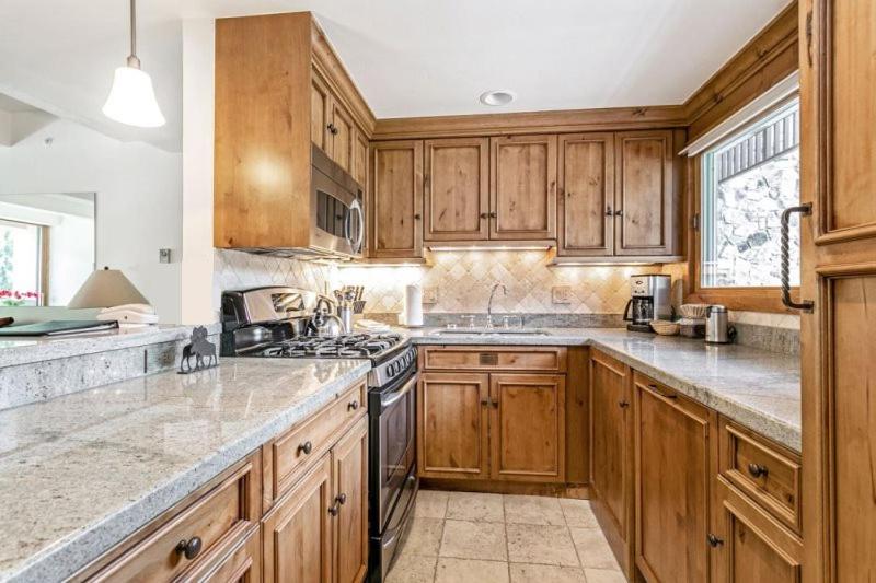 1 Bedroom Mountain Vacation Rental In The Heart Of Vail Village - Housity