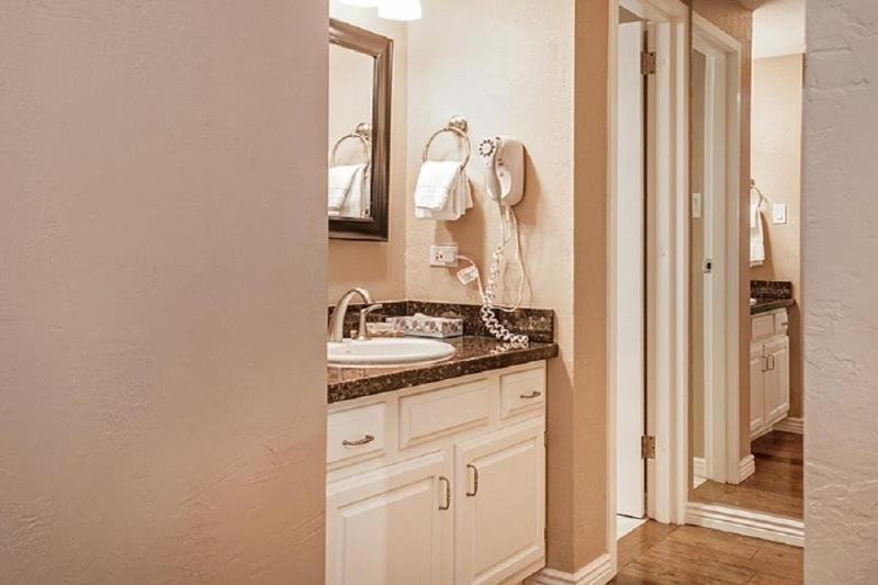 1 Bedroom Mountain Vacation Rental In The Heart Of Vail Village - Housity