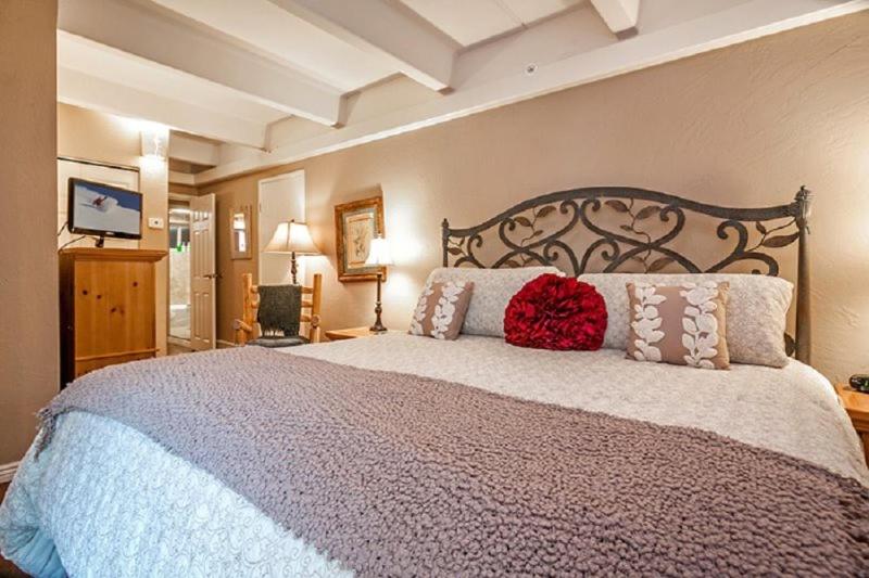 1 Bedroom Mountain Vacation Rental In The Heart Of Vail Village - Housity