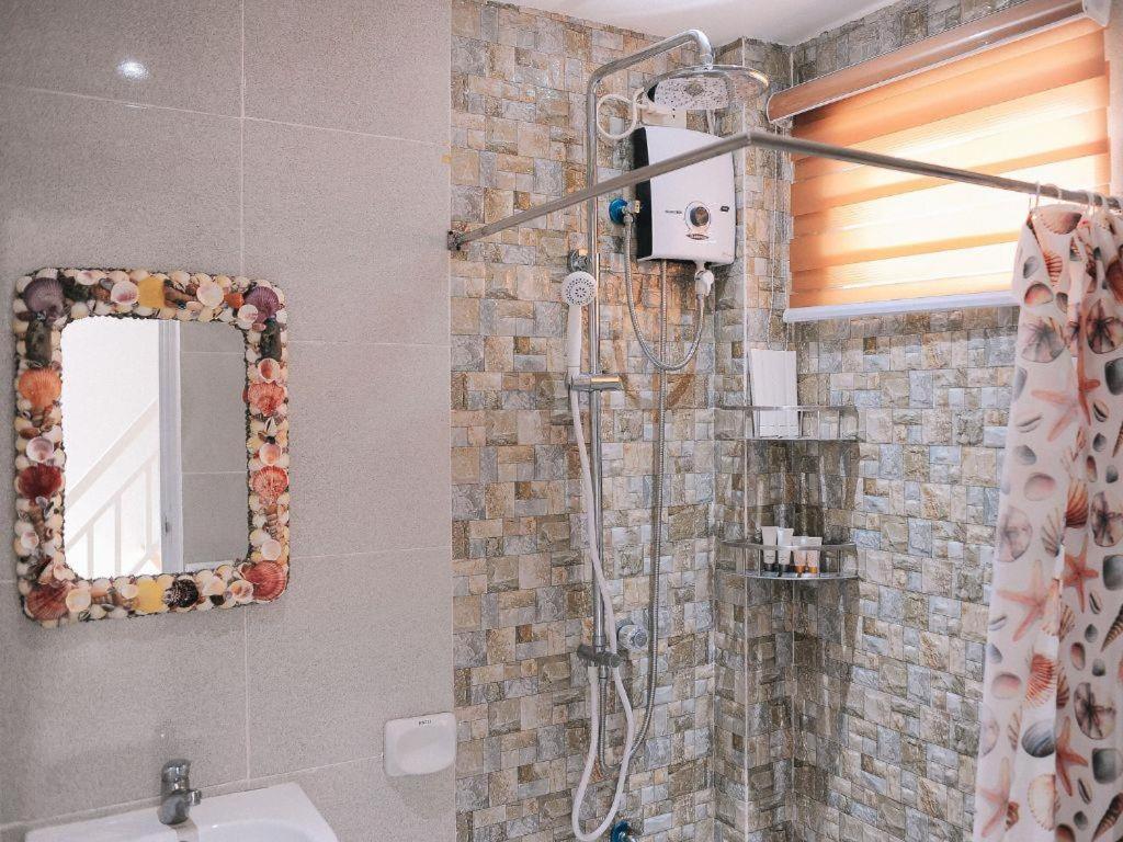 Villa Excellance Beach and Wave Pool Resort - Housity
