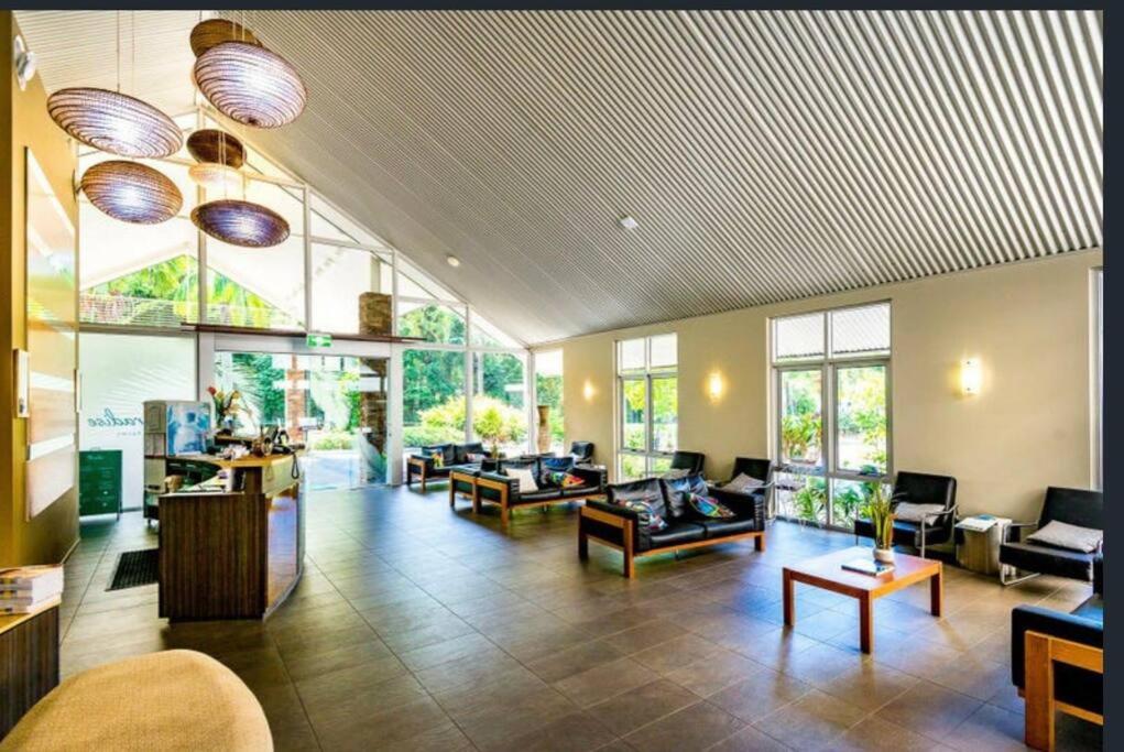 Lovely 1 Bedroom Studio Apartment with Pool. - Housity