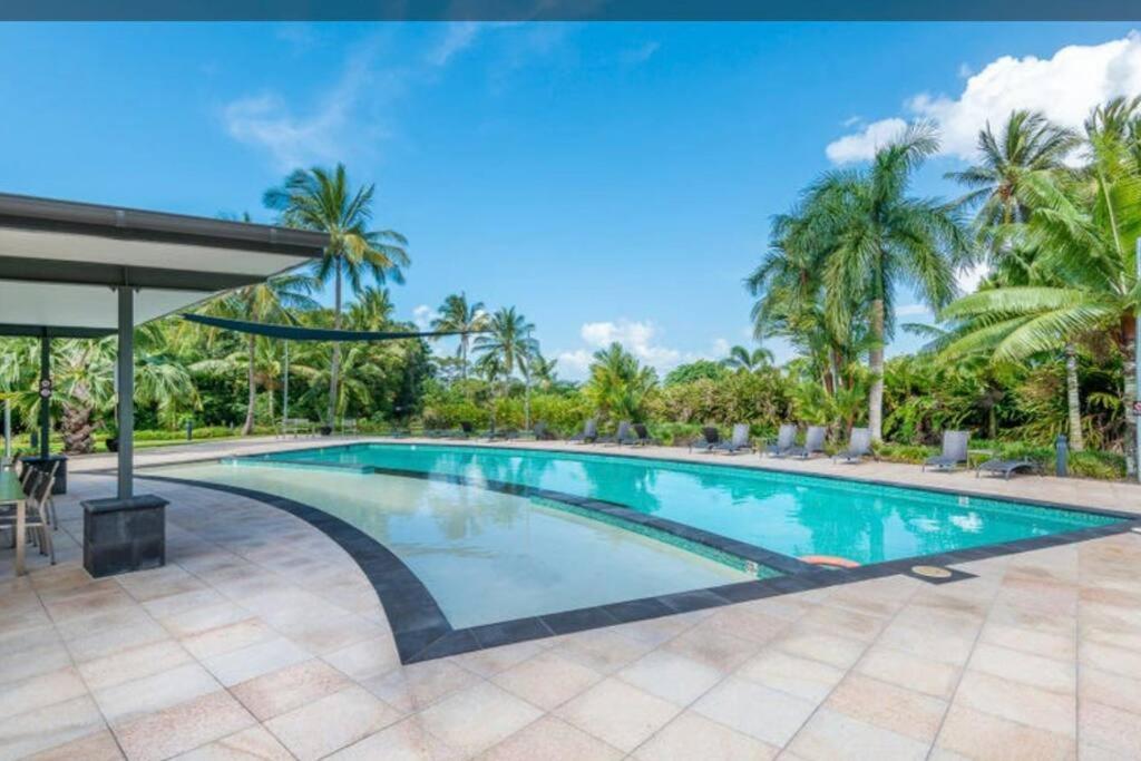 Lovely 1 Bedroom Studio Apartment with Pool. - Housity