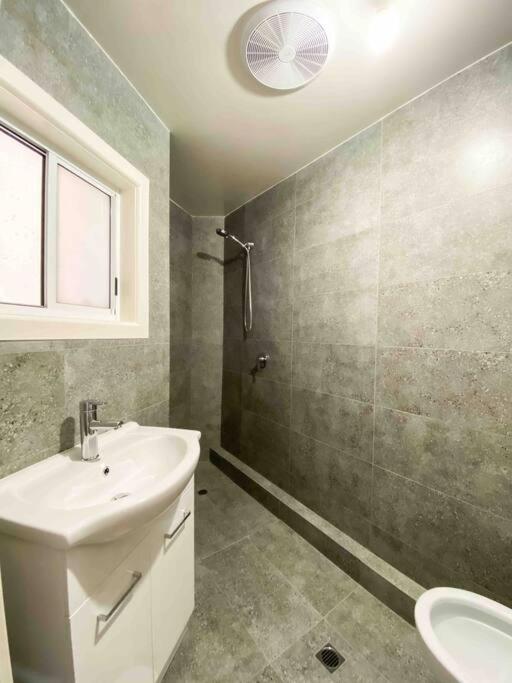 large Group house - Housity