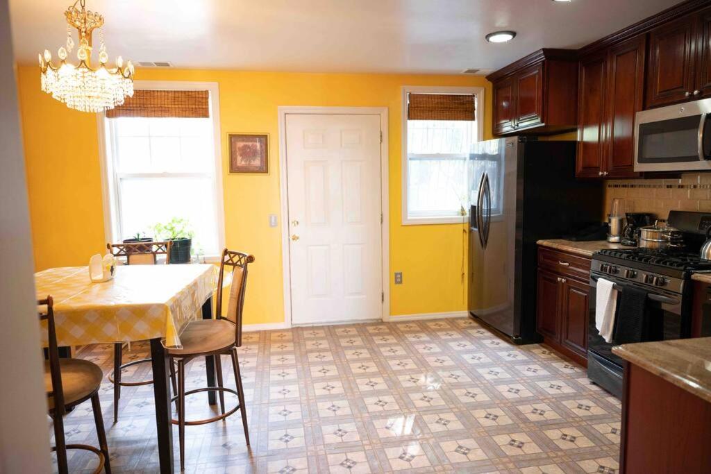 Beautiful Newly Renovated One Family House - Housity