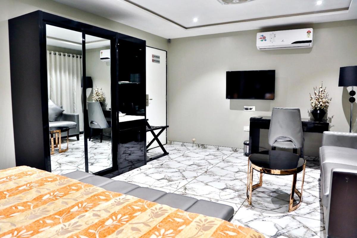 Hotel Kings Heritage Surat - Housity