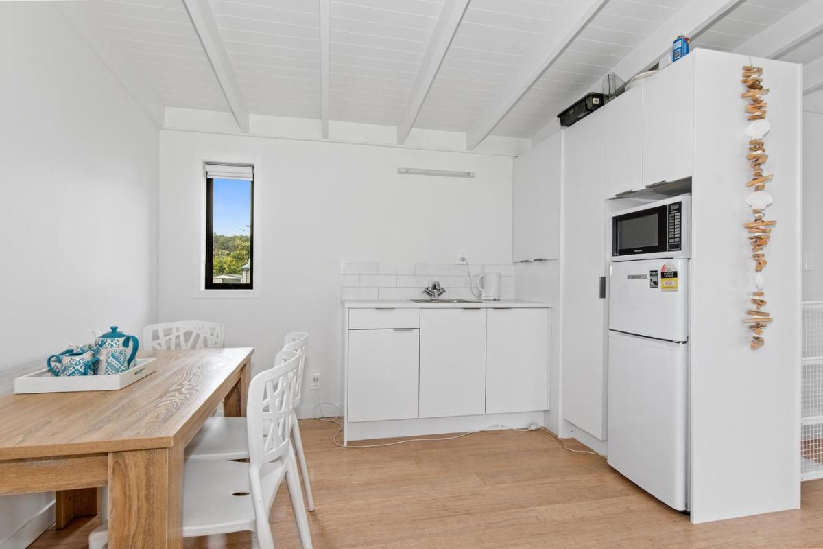 Bayside Beauty - Matapouri Holiday Home - Housity
