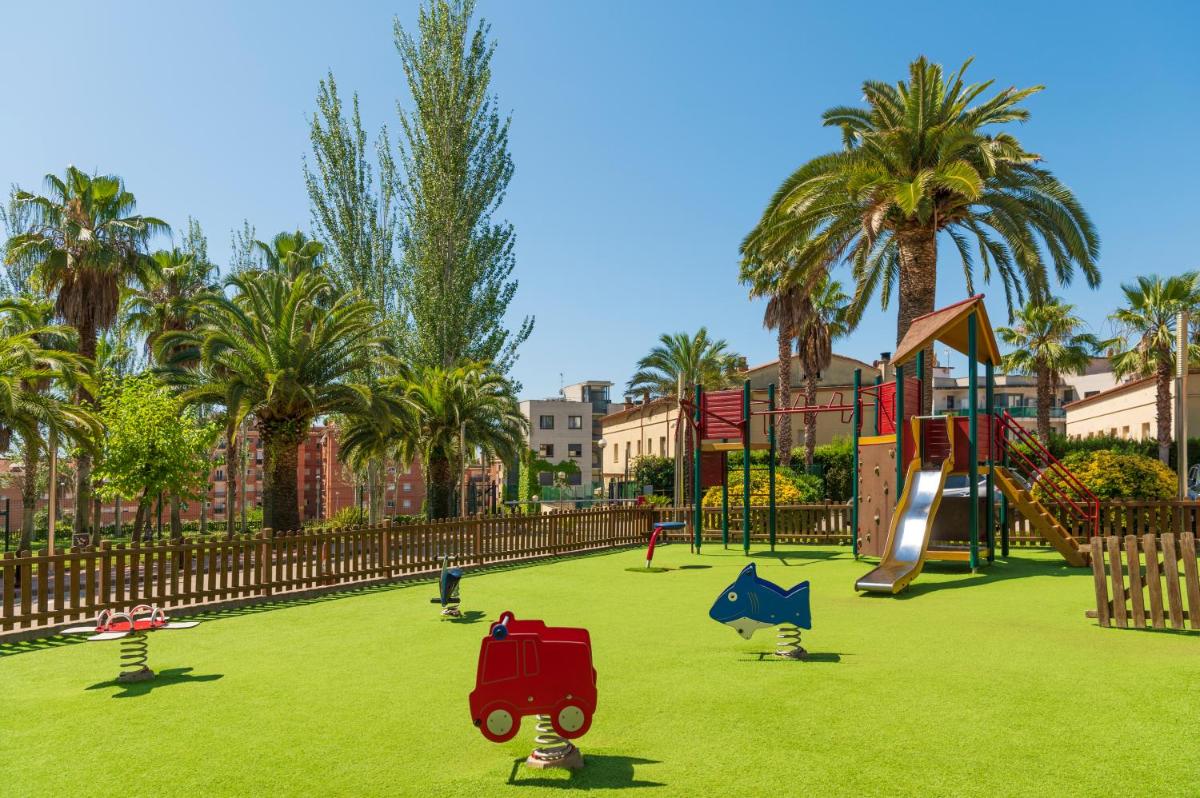 Jardín al aire libre en Aparthotel Costa Encantada