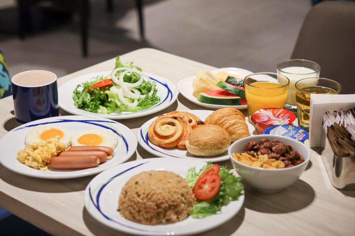 Holiday Inn Express Bangkok Sukhumvit 11, an IHG Hotel - Housity