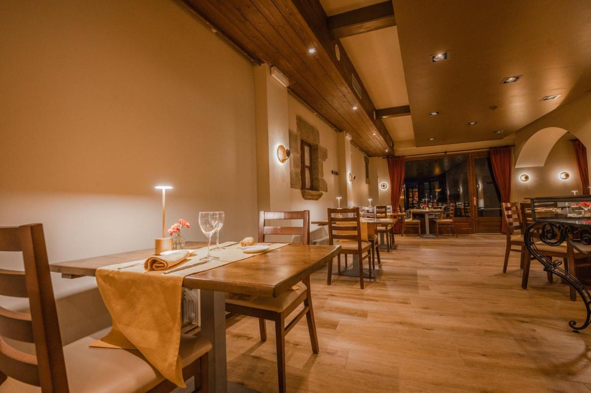 Hotel Hostal Estrella - Housity