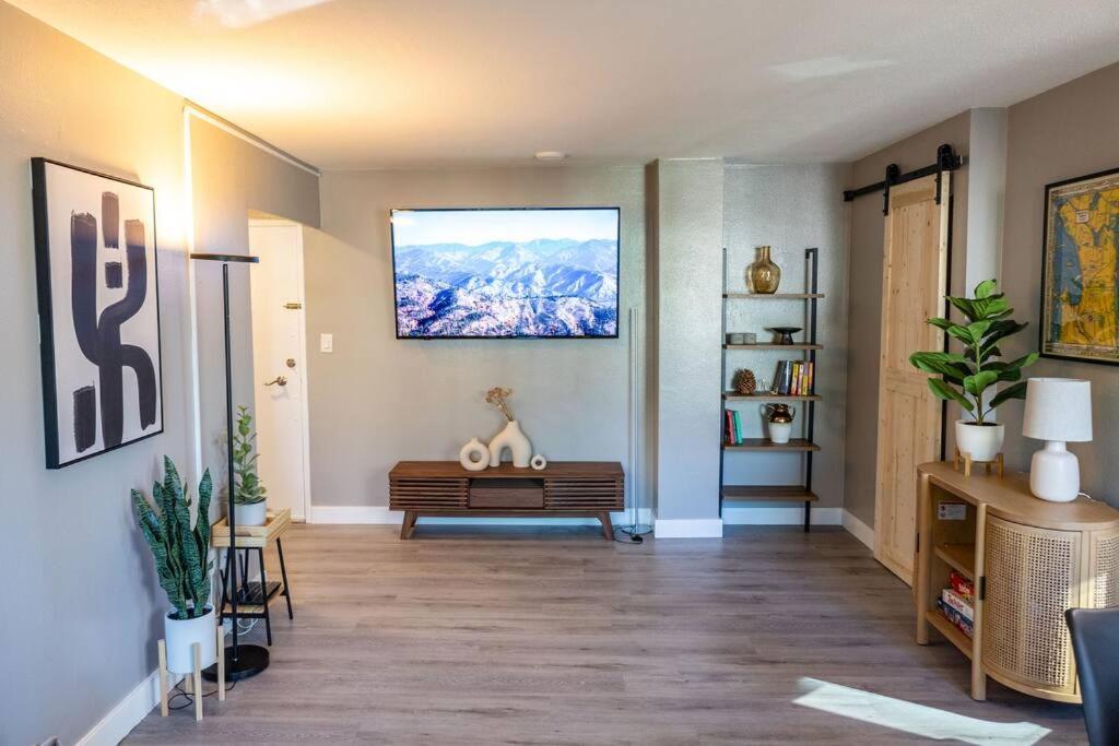 2BR Downtown Convention Center Near Attractions - Housity