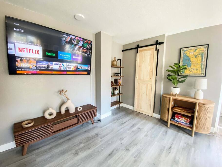 2BR Downtown Convention Center Near Attractions - Housity