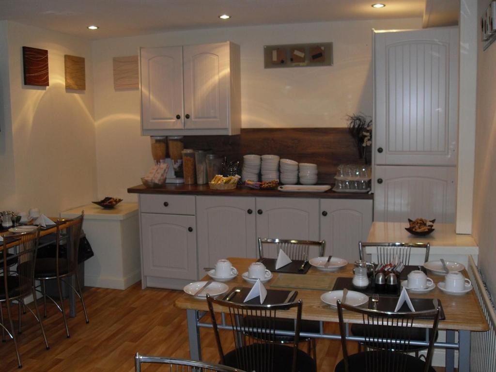 Atlantis Hotel - Housity