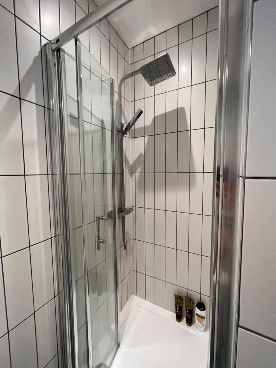 Stylish newly renovated beachfront getaway Margate - Housity