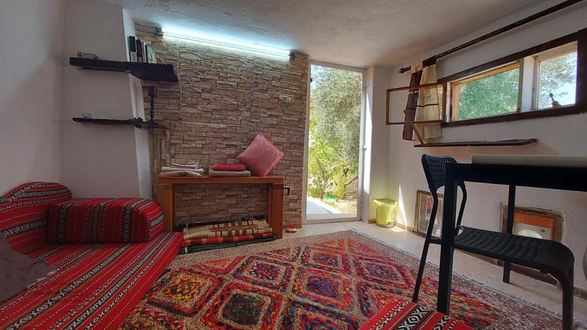 Our Villa's Private Apartments - HQ Budget Stay - Wonderful horizon view of Jerash - Hizvo
