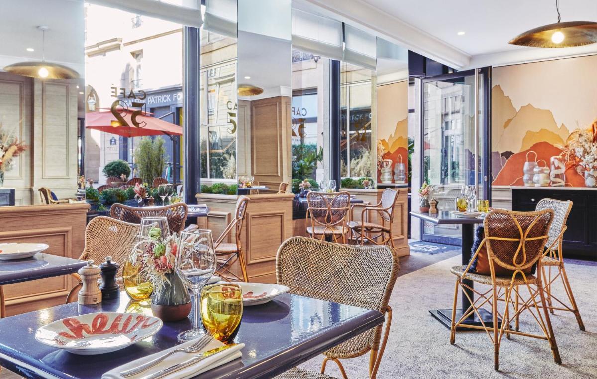 Boissons dans l'établissement Grand Hôtel Du Palais Royal
