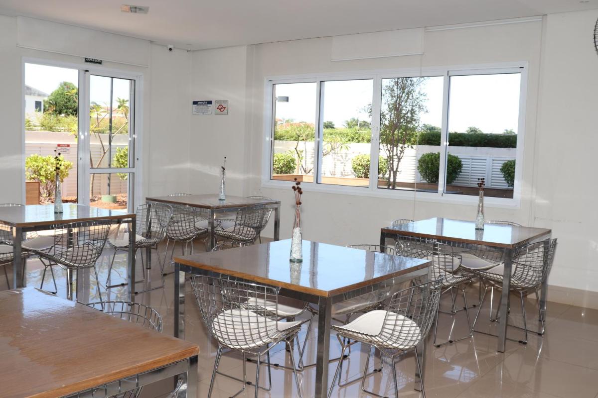 Flat com Wifi, Piscina, Split e Estacionamento - Housity