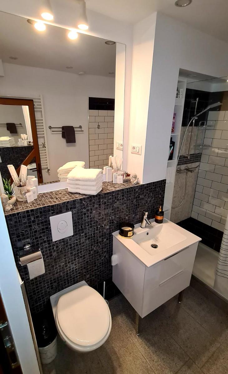 La Fluturi Apartament - Housity