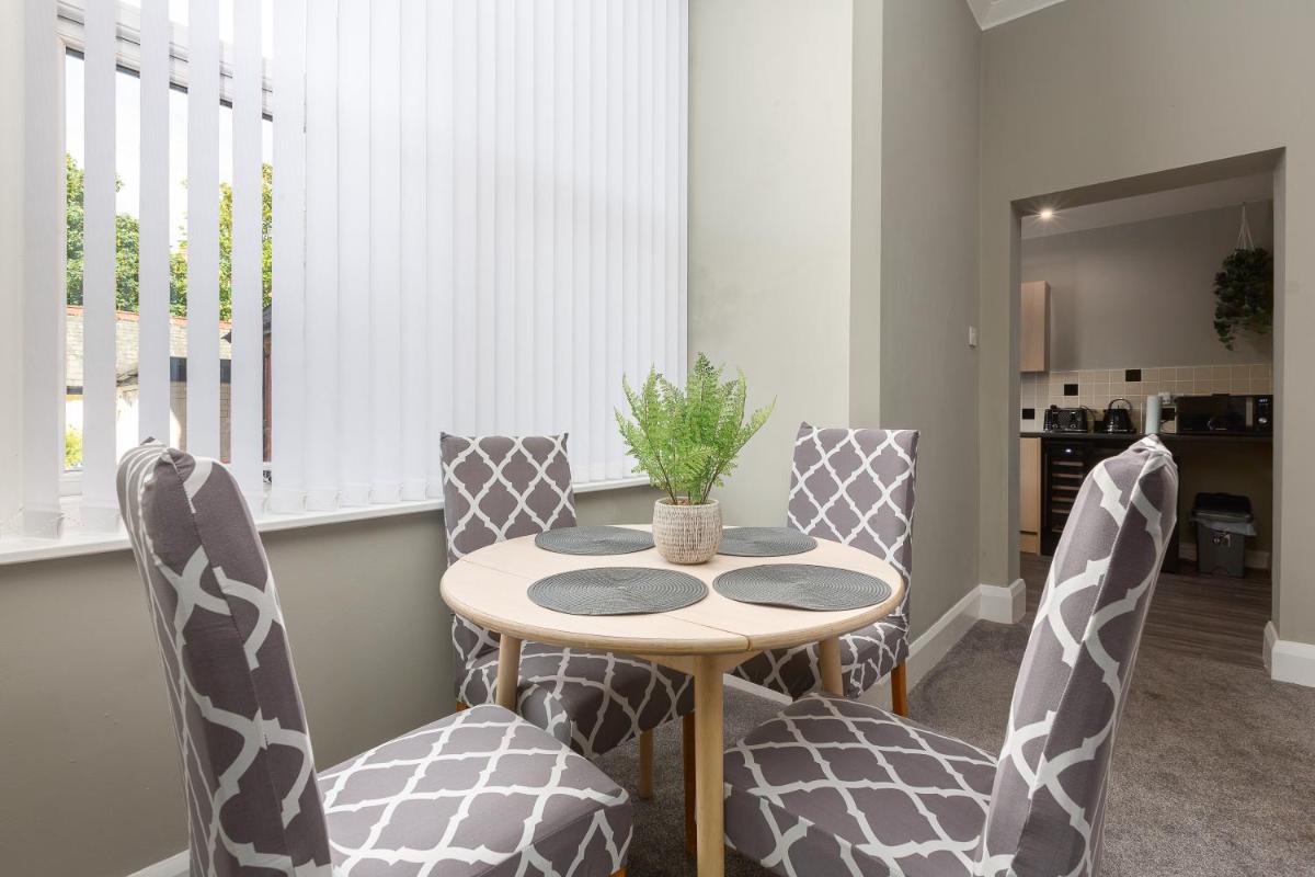 Ashton Mews apartment with free parking - Housity