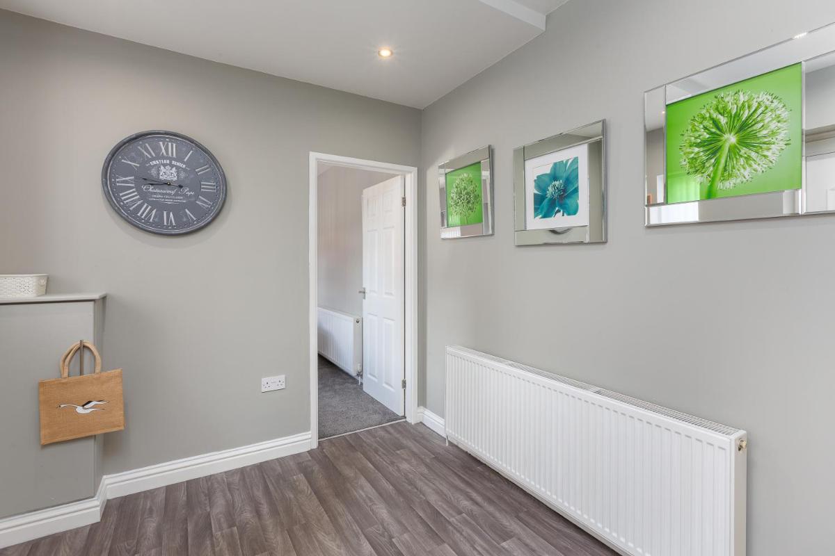 Ashton Mews apartment with free parking - Housity