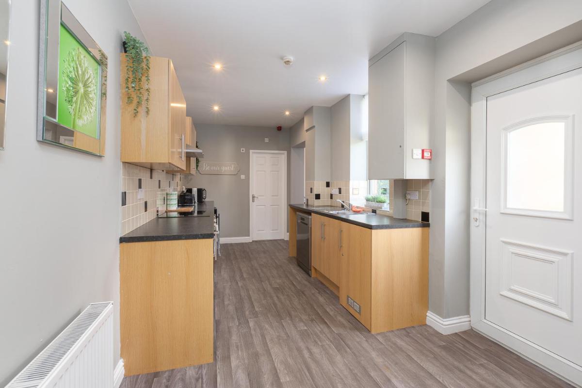 Ashton Mews apartment with free parking - Housity