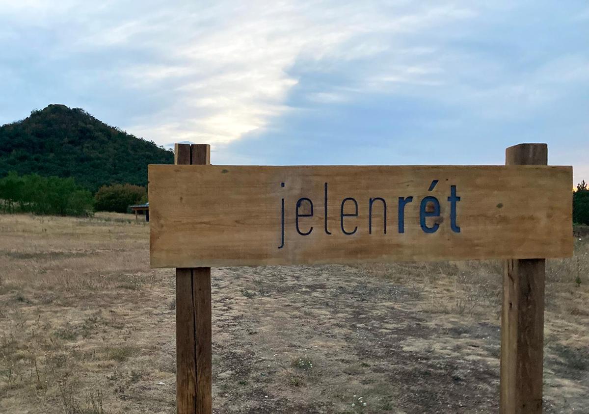 jelenrét - Housity