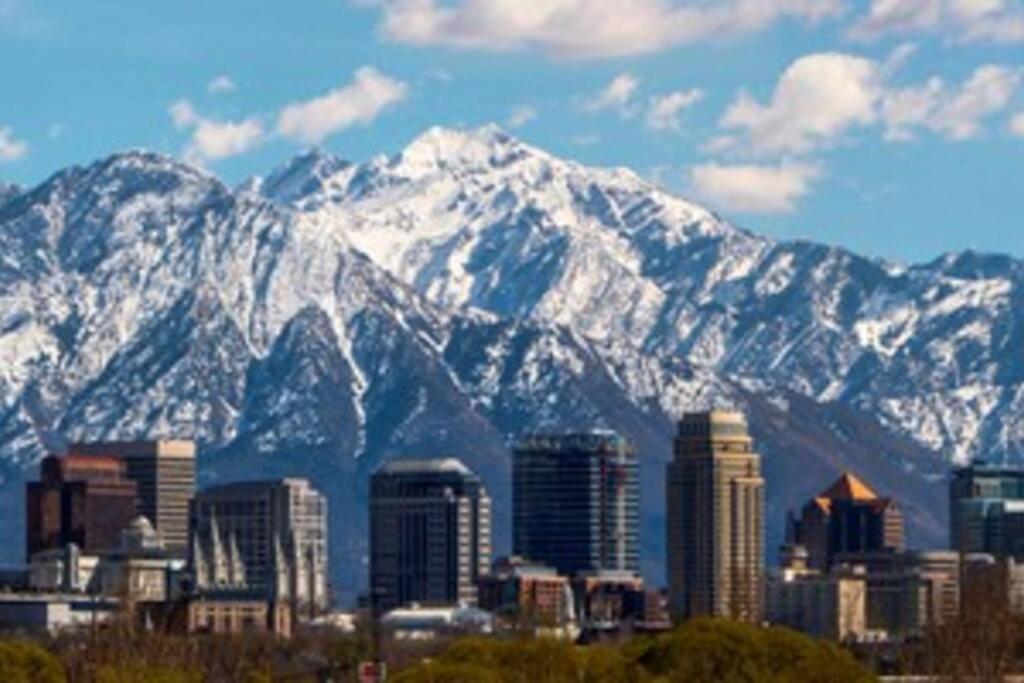 Modern SLC Home Only Mins Downtown & Airport - Housity