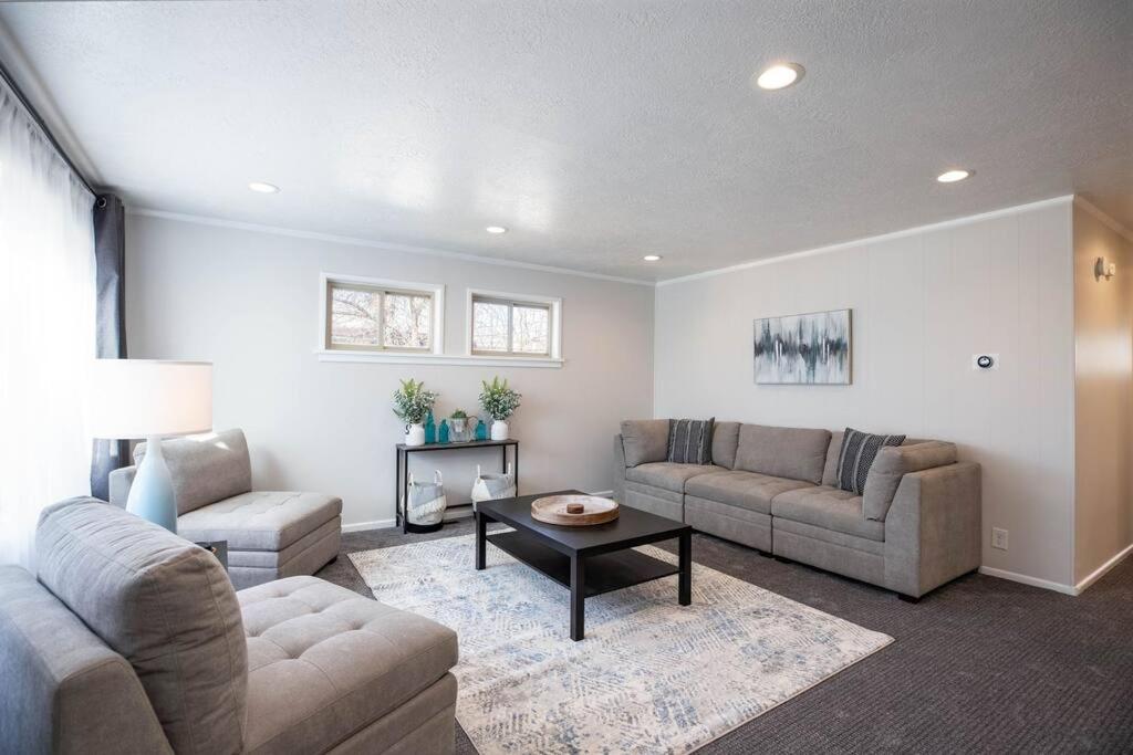 Modern SLC Home Only Mins Downtown & Airport - Housity