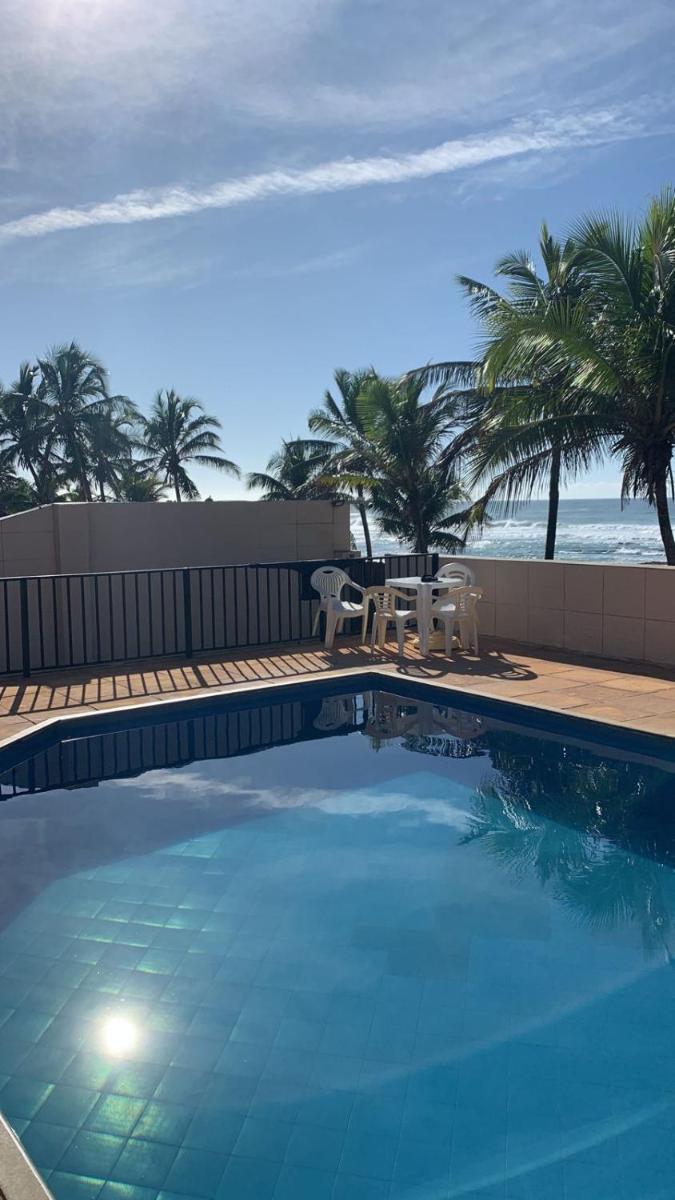 Private room in front os the beach Flamengo - Housity