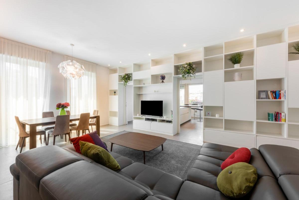 Easylife - Wonderful Penthouse with terrace a few steps from the Duomo - Housity