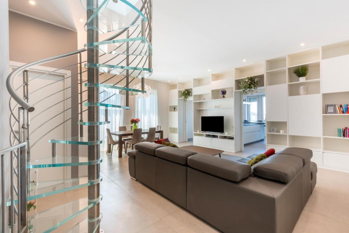 Easylife - Wonderful Penthouse with terrace a few steps from the Duomo - Housity