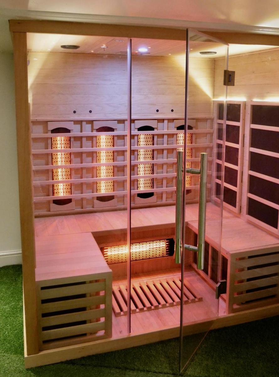 luxury 3 bathroom cinema and sauna - Housity