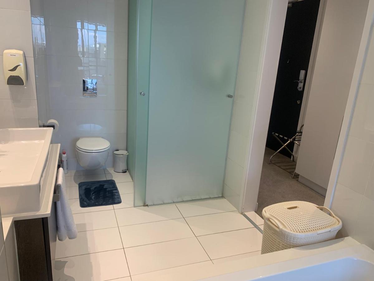 Sandton Skye Stylish Apartment free WIFI & Gym - Housity