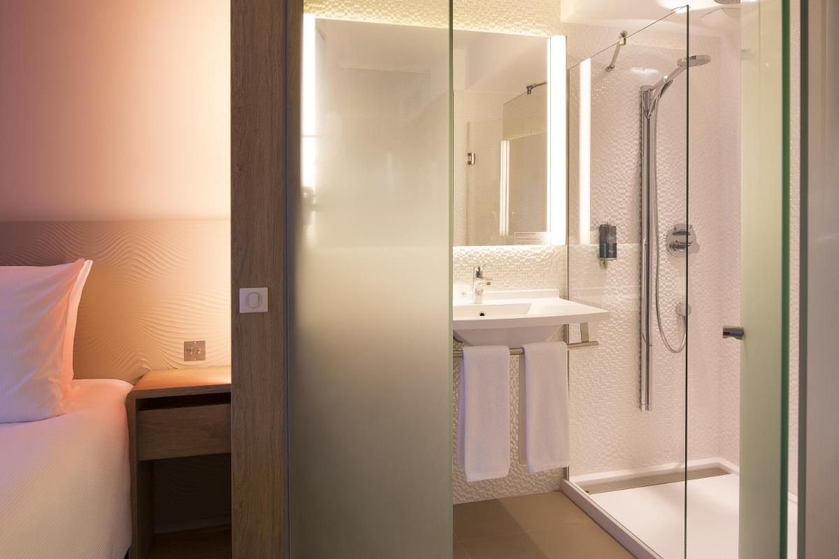Salle de bains dans l'établissement Oceania Paris Roissy CDG
