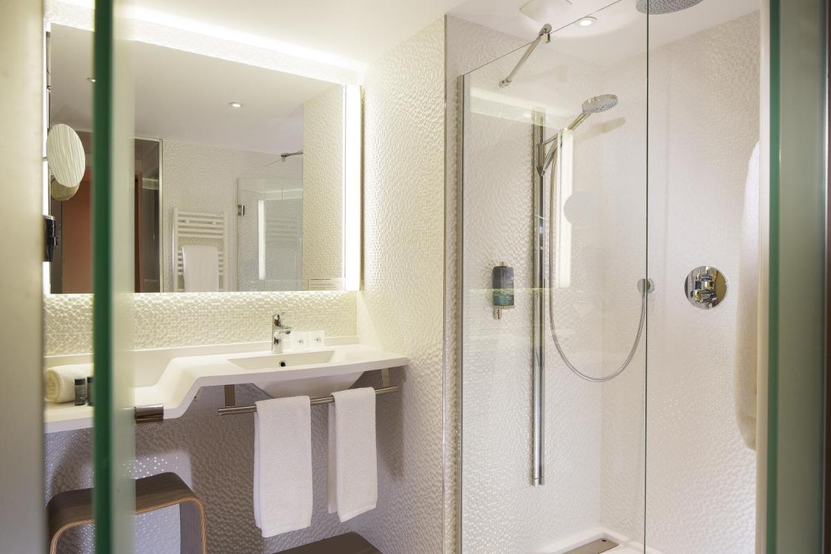 Salle de bains dans l'établissement Oceania Paris Roissy CDG