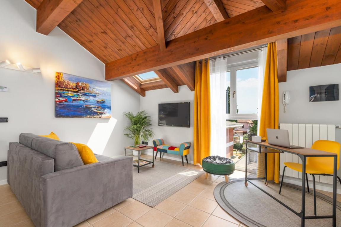 Suitetrails - Casa Gialla 7a, New Apartment Milano&Como