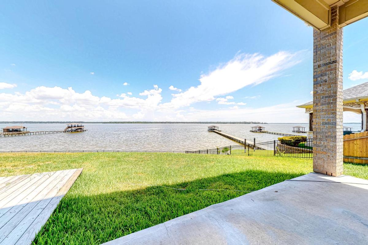 Waters Edge - Housity