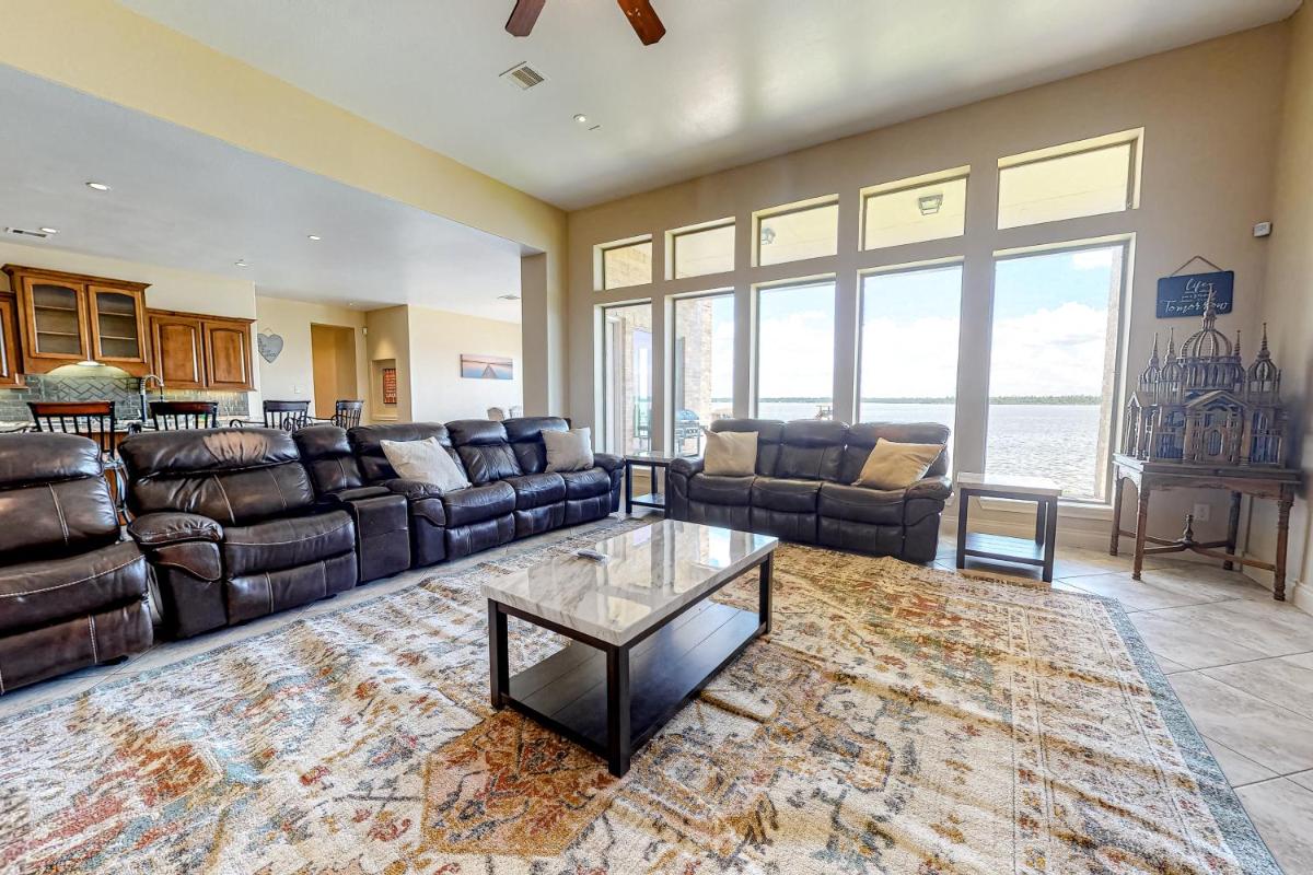 Waters Edge - Housity